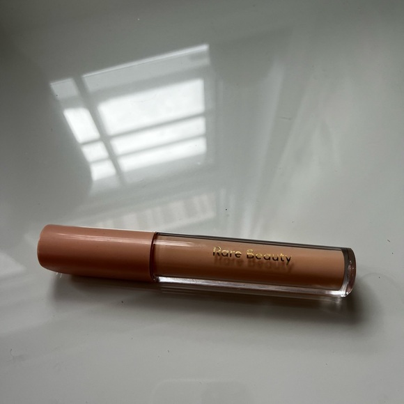 Rare beauty concealers (light and light medium) - Picture 1 of 4